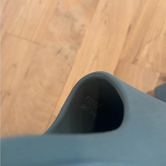 Yeezy Gray Slide Sandals - Picture 6 of 6